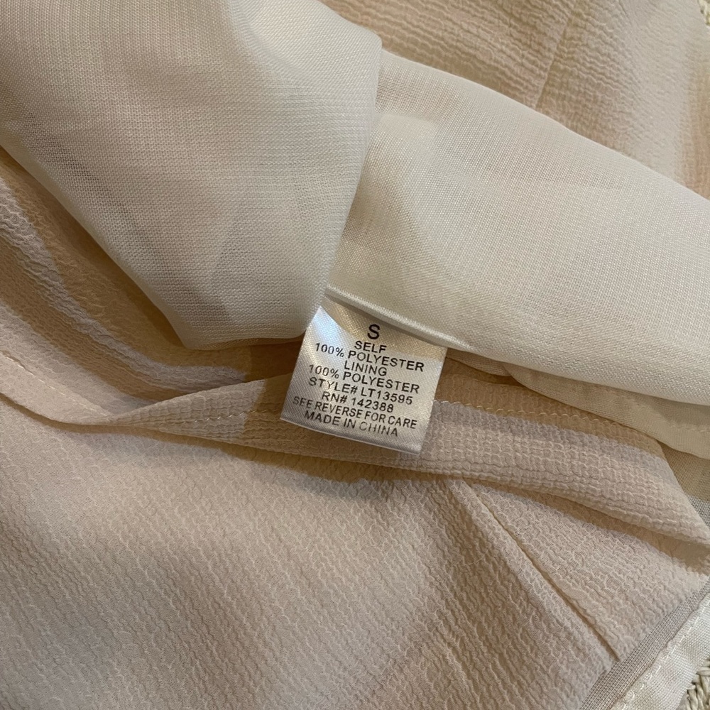 Essue Size Small Beige Ruffle Blouse - Picture 7 of 7